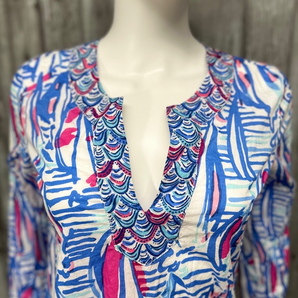 Lilly Pulitzer Amelia Island Tunic in Red Right Return [T52] - Picture 4 of 8